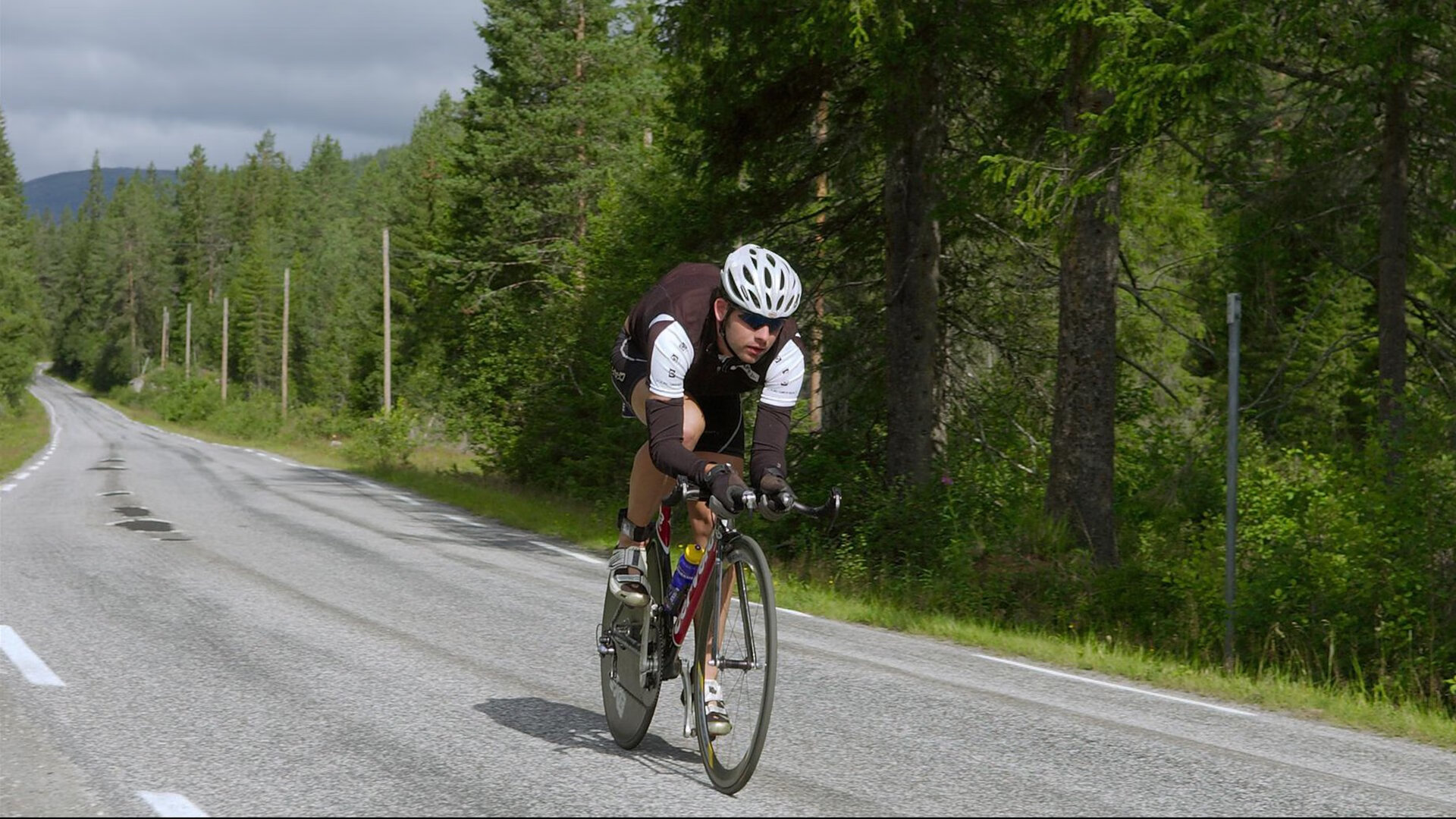 澳大利亚橄榄球的青训体系注重多元化发展，培养全能型球员，澳大利亚橄榄球规则